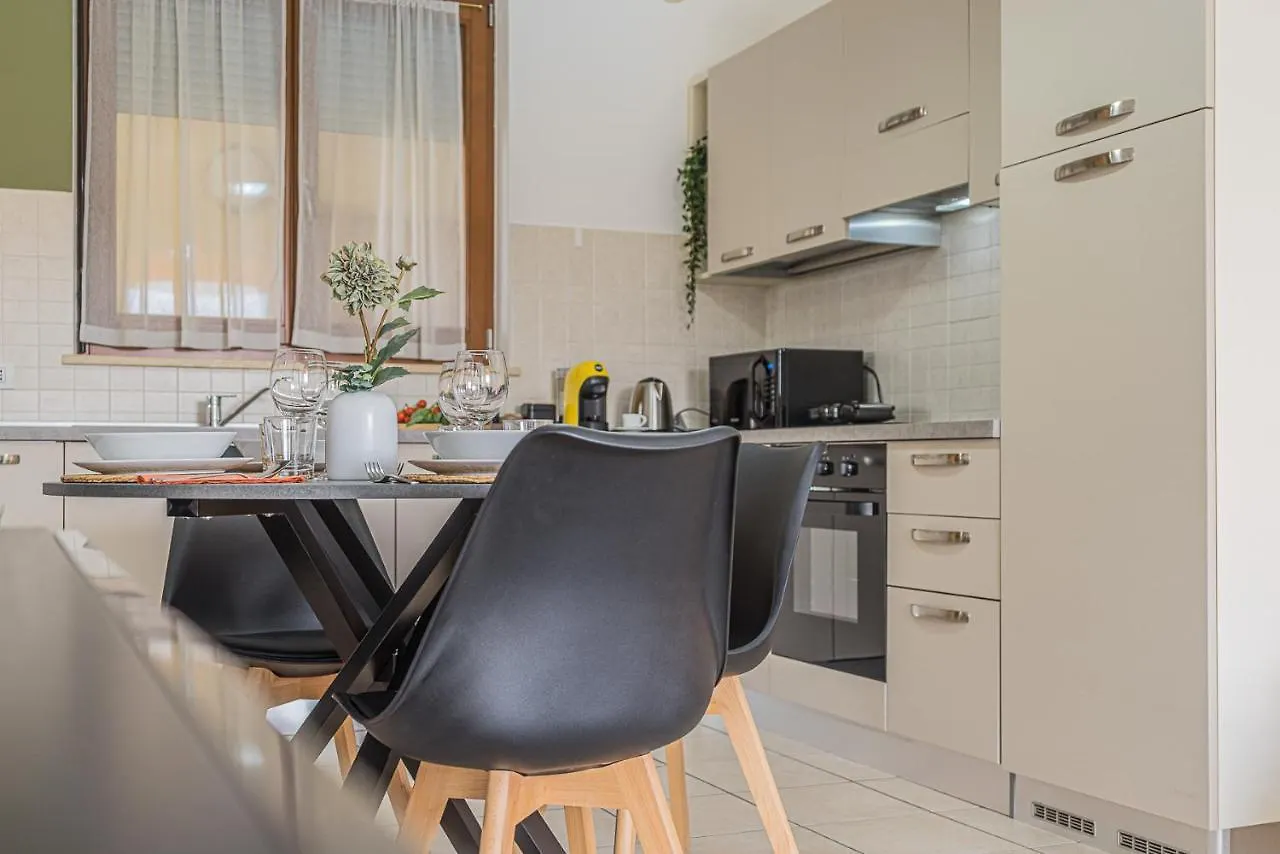Hygge Family Apartment - One Step Away From The Lake!!! Sirmione 0*,