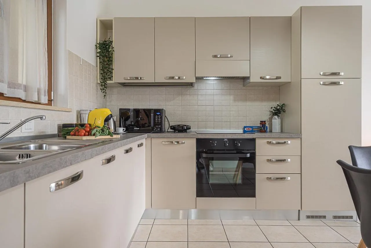 Hygge Family Apartment - One Step Away From The Lake!!! Sirmione Italia