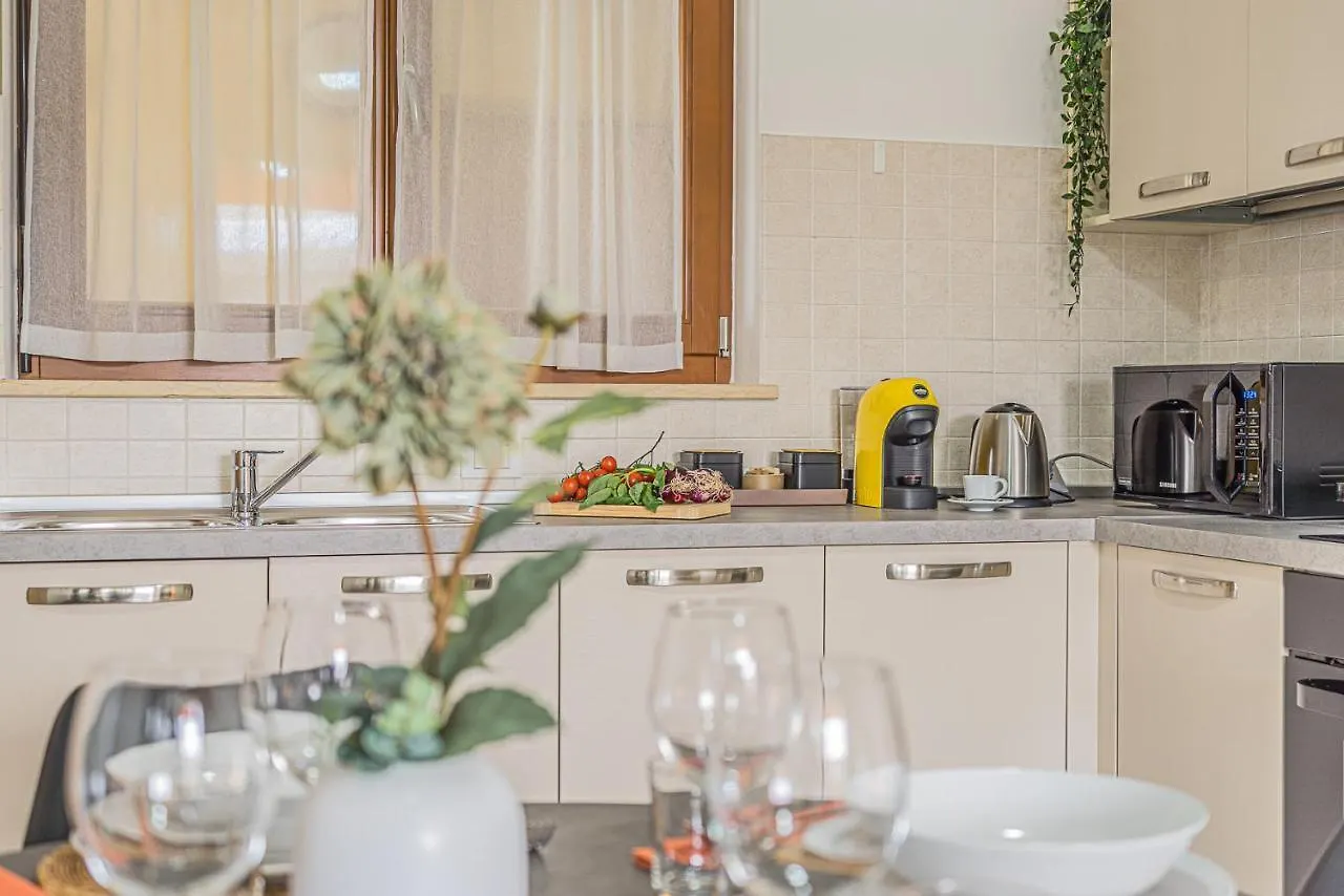 Hygge Family Apartment - One Step Away From The Lake!!! Sirmione 0*,  Italia