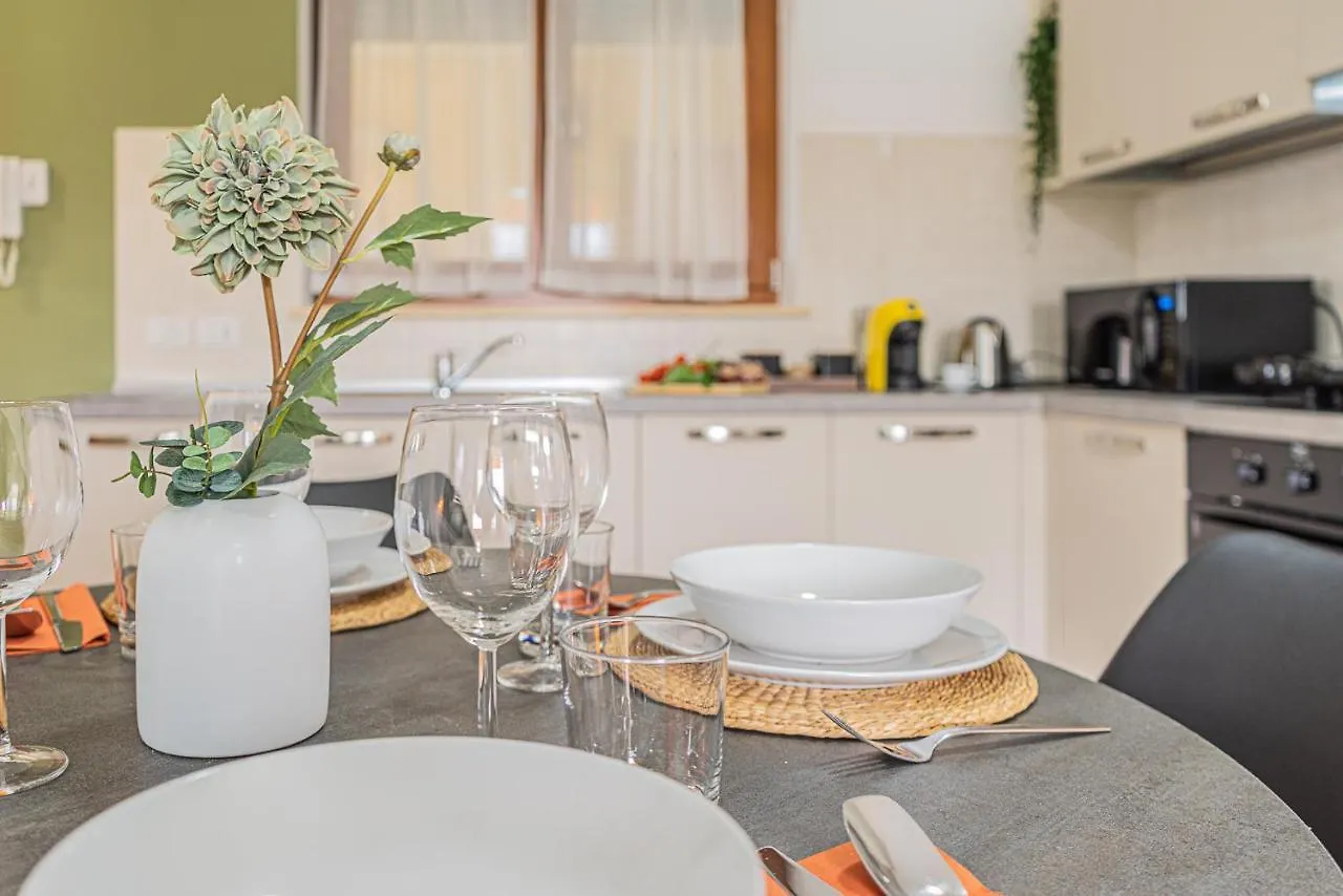 Hygge Family Apartment - One Step Away From The Lake!!! Sirmione 0*,