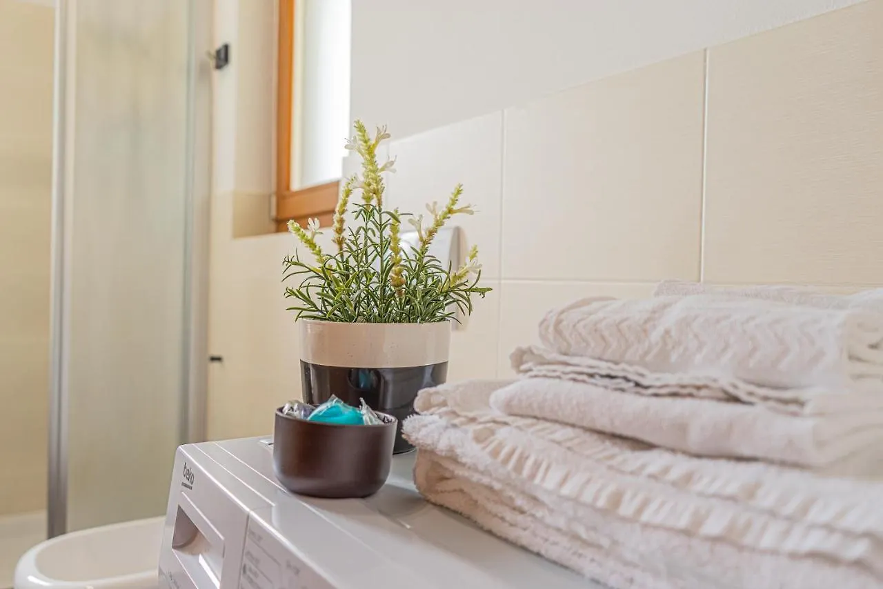 Hygge Family Apartment - One Step Away From The Lake!!! Sirmione 0*,